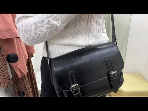 ❤️ Masturbazzjoni pubblika tal-kelba żagħżugħa FeralBerry b'dildo fil-kamra tal-armar Video tal-ħakk fil-porn mt.epoxyflooringjanesville.top ﹏